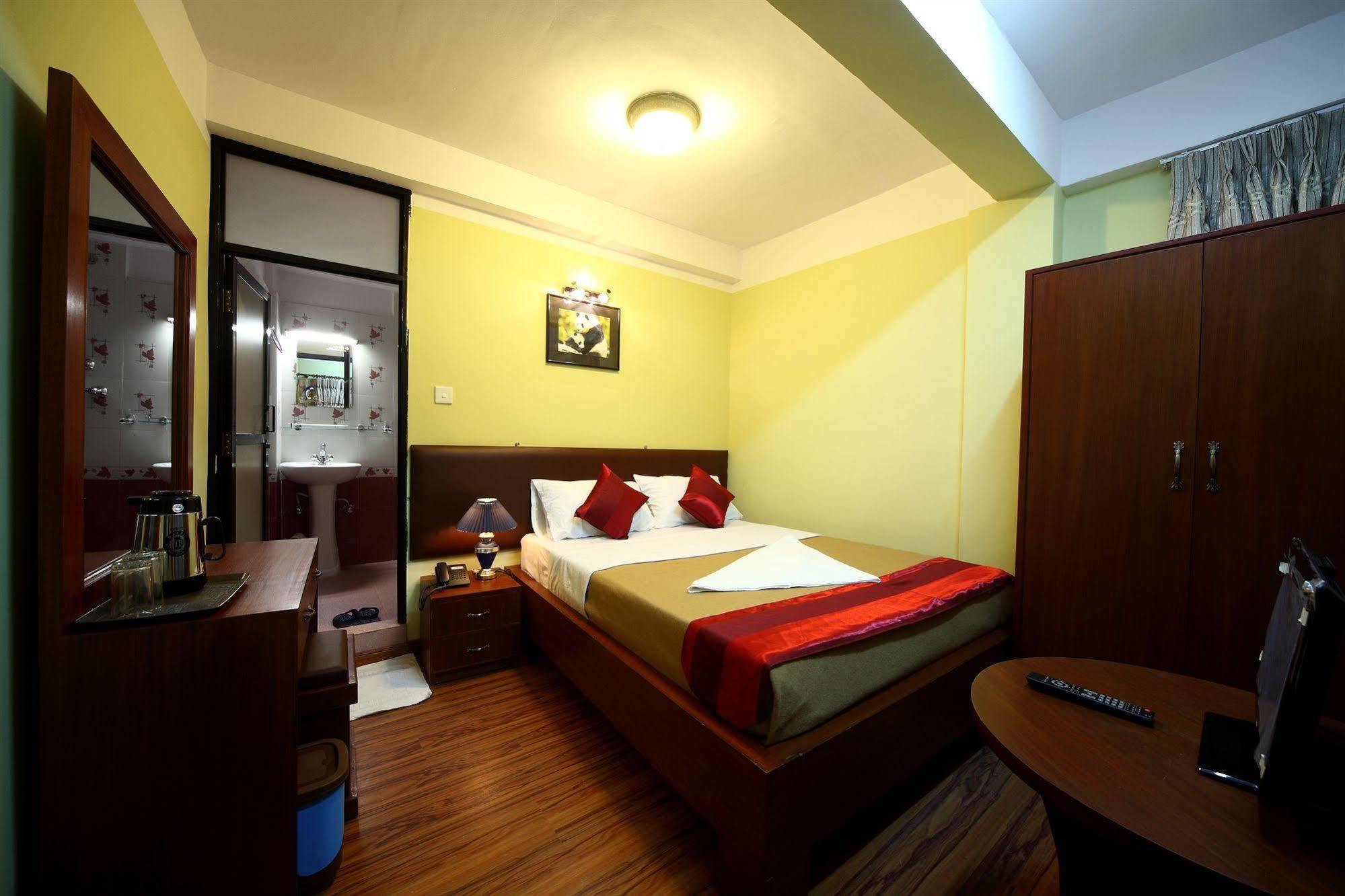 New Hotel Panda กาฐมาณฑุ ภายนอก รูปภาพ